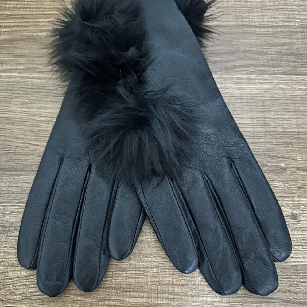 Soft Black leather gloves with real fur. Size Medium